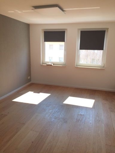 Bodenverlegung & Aufarbeitung Ein Beispiel für meine Arbeit bei Fußbodensanierungen. Ob Aufarbeitung oder Neuverlegung, beides biete ich gerne an.